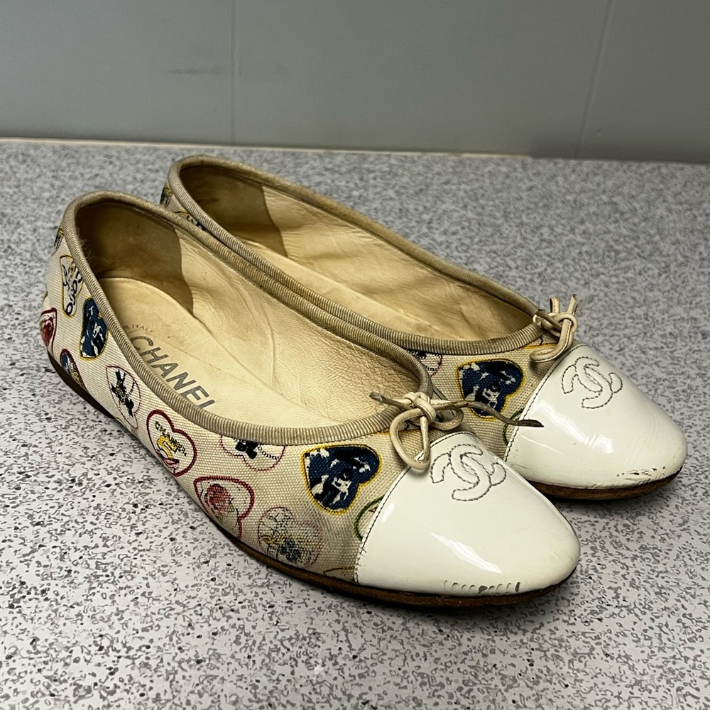 Vintage Chanel Women's Coco Hearts Cream Multicolor Flats Size 38.5/ US 8!
